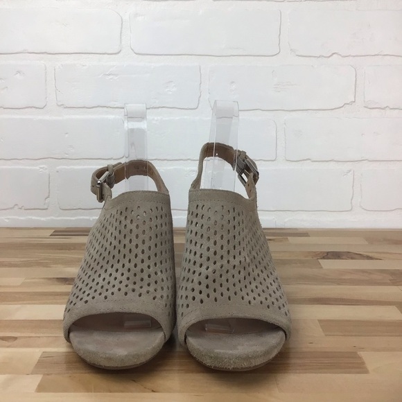 FRANCO Sarto beige genuine upper leather suede sandals chunky heels tan size 7 - Picture 5 of 16